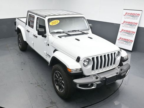 Used 2023 Jeep Gladiator Overland AWD/4WD image 21