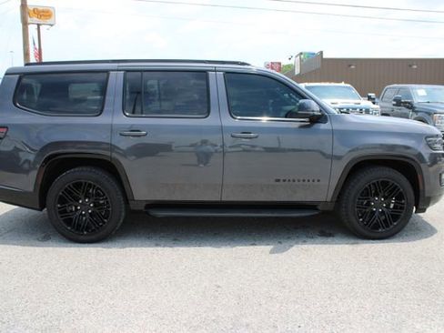 Used 2023 Jeep Wagoneer Series II AWD/4WD image 4