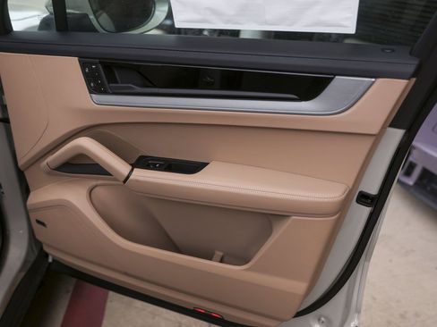 New 2026 Porsche Cayenne S AWD/4WD image 32
