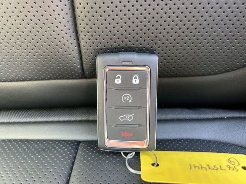 New 2025 Jeep Grand Cherokee Overland w/ Trailer Tow Package AWD/4WD image 30