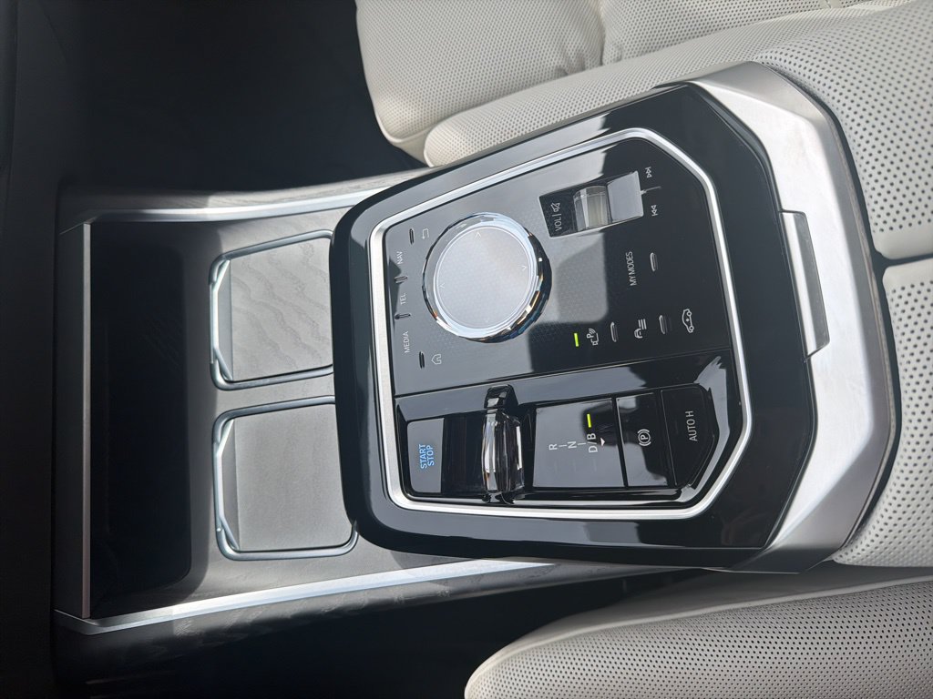 Used 2025 BMW i7 eDrive50 w/ M Sport Package RWD image 33