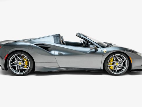 Used 2022 Ferrari F8 Tributo RWD image 8