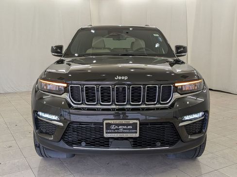 Used 2024 Jeep Grand Cherokee Limited w/ Luxury Tech Group II image 3
