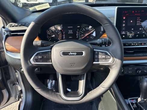 Used 2025 Jeep Compass Limited AWD/4WD image 17