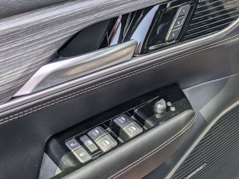 Used 2024 Jeep Wagoneer L Series II w/ Flexible Seating Group image 15