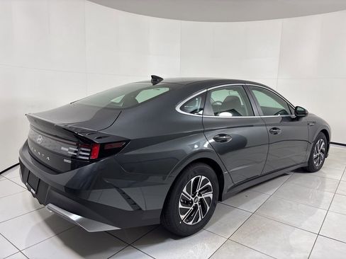 New 2026 Hyundai Sonata Blue FWD image 5