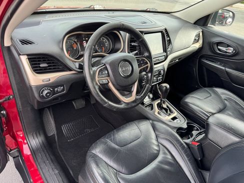 Used 2017 Jeep Cherokee Limited FWD image 12
