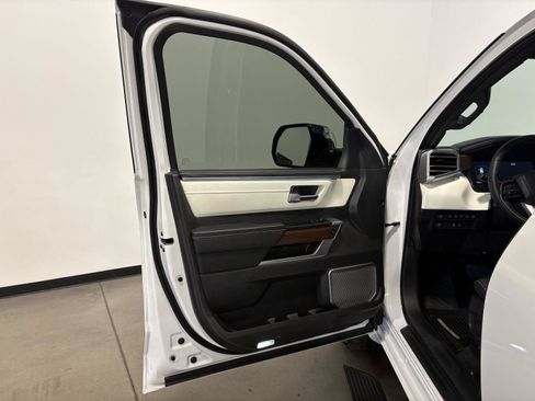 Used 2025 Toyota Sequoia Capstone AWD/4WD image 10