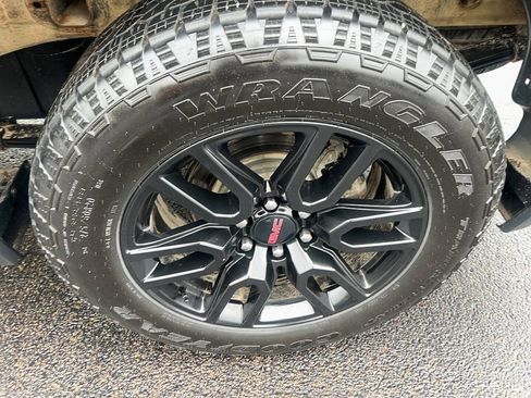 Used 2023 GMC Sierra 1500 Elevation image 9