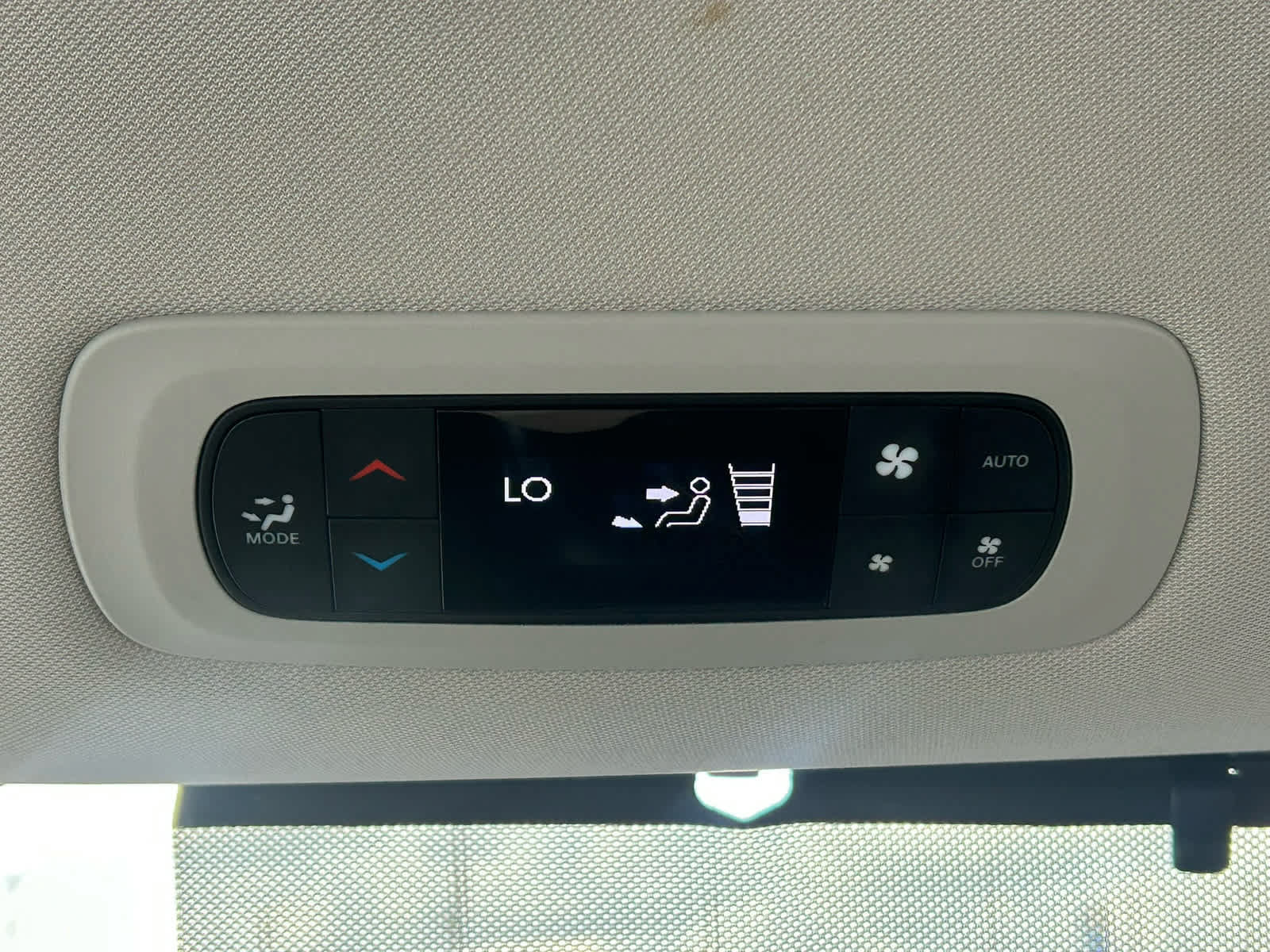 Used 2024 Chrysler Pacifica Touring-L FWD image 12