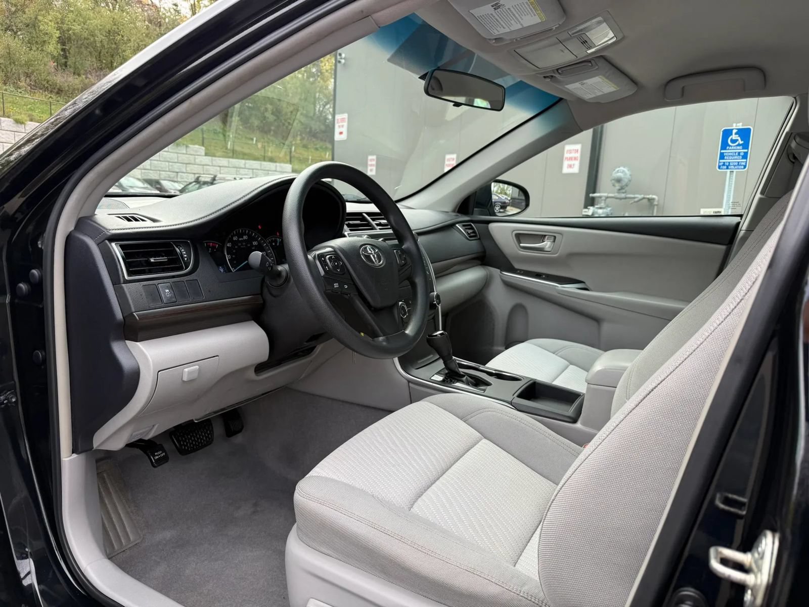 Used 2015 Toyota Camry LE FWD image 9