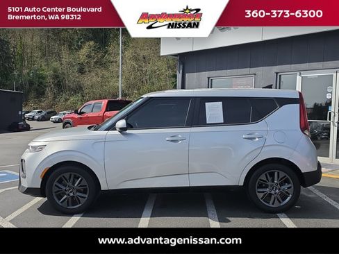 Used 2021 Kia Soul S FWD image 2