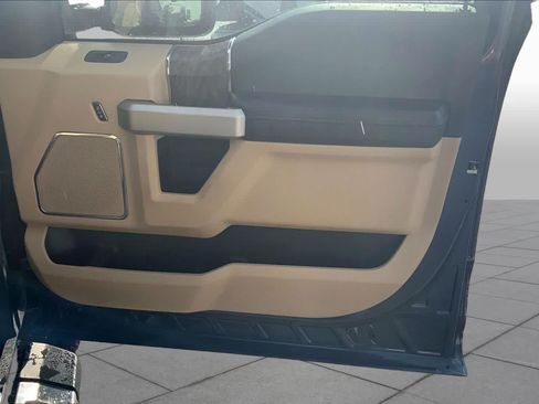 Used 2017 Ford F250 Lariat w/ Lariat Ultimate Package AWD/4WD image 23