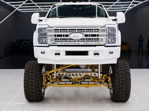 Used 2025 Ford F550 4x4 Crew Cab Super Duty image 2