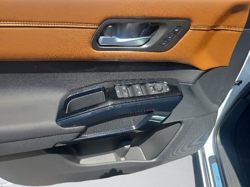 New 2026 Nissan Pathfinder Platinum AWD/4WD image 13