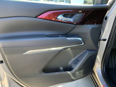 New 2026 Chevrolet Traverse Z71 w/ Driver Confidence Package image 8