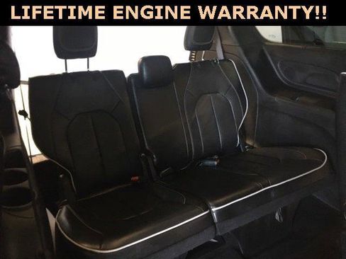 Certified 2025 Chrysler Pacifica Limited image 33