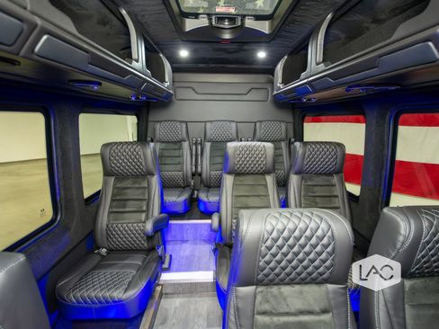 Used 2024 Mercedes-Benz Sprinter 3500 image 38