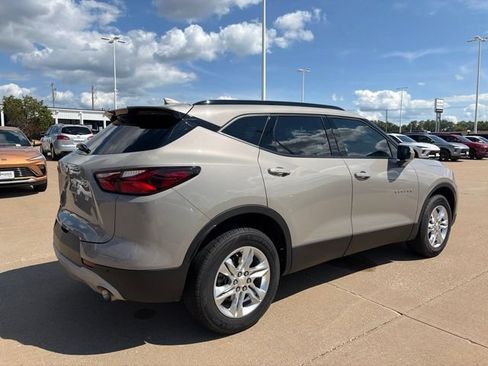 Used 2021 Chevrolet Blazer LT FWD image 3