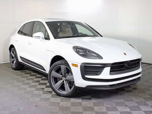 Used 2025 Porsche Macan image 9
