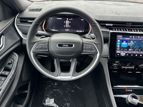 New 2025 Jeep Grand Cherokee Altitude AWD/4WD image 13