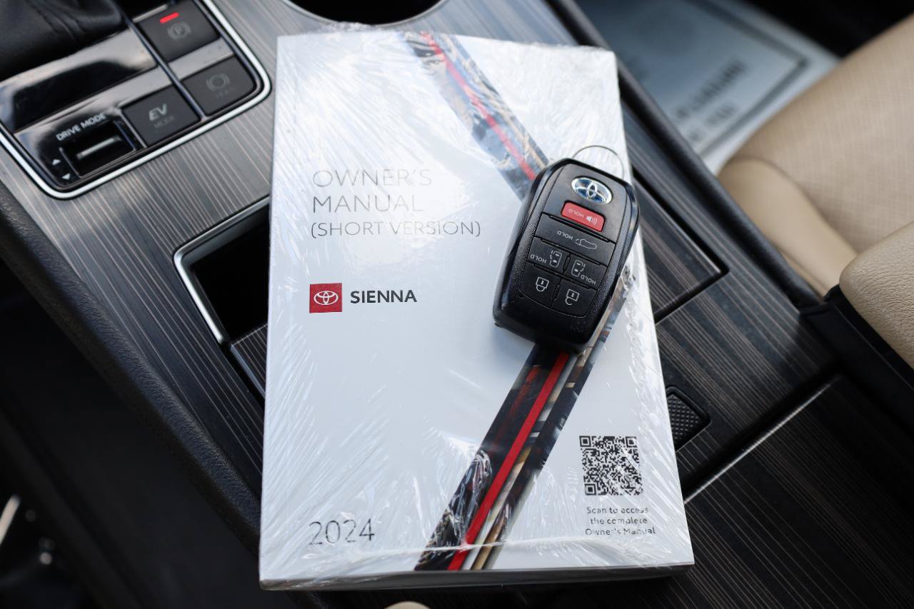 Used 2024 Toyota Sienna Limited FWD image 14