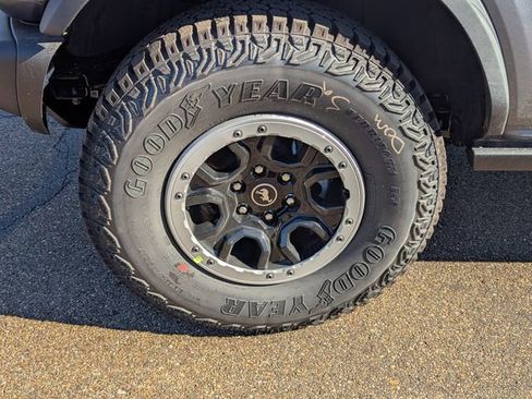 New 2025 Ford Bronco Badlands image 24