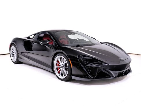 Used 2024 McLaren Artura RWD image 7
