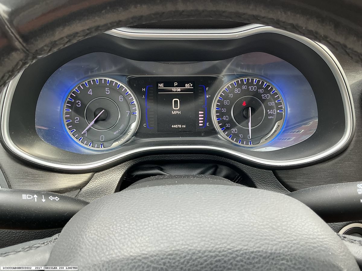 Used 2017 Chrysler 200 Limited Platinum FWD image 14