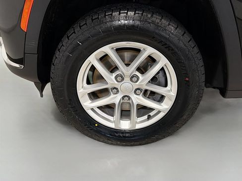 Used 2023 Jeep Grand Cherokee L Laredo w/ Luxury Tech Group I AWD/4WD image 33