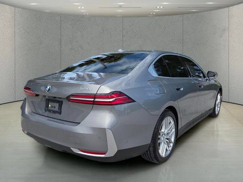 Used 2024 BMW 530i xDrive w/ Premium Package AWD/4WD image 5