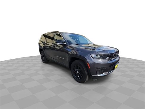 Used 2023 Jeep Grand Cherokee L Limited w/ Luxury Tech Group II image 2