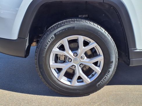 Used 2022 Jeep Grand Cherokee Limited image 9