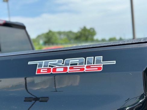 Used 2021 Chevrolet Silverado 1500 LT Trail Boss w/ Convenience Package II AWD/4WD image 45