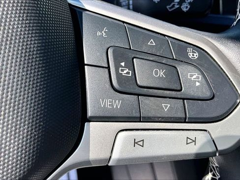 Used 2024 Volkswagen Taos SE image 11