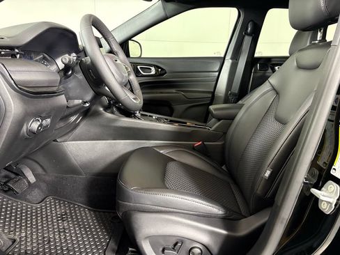 New 2026 Jeep Compass Latitude w/ Sun and Sound Group AWD/4WD image 20