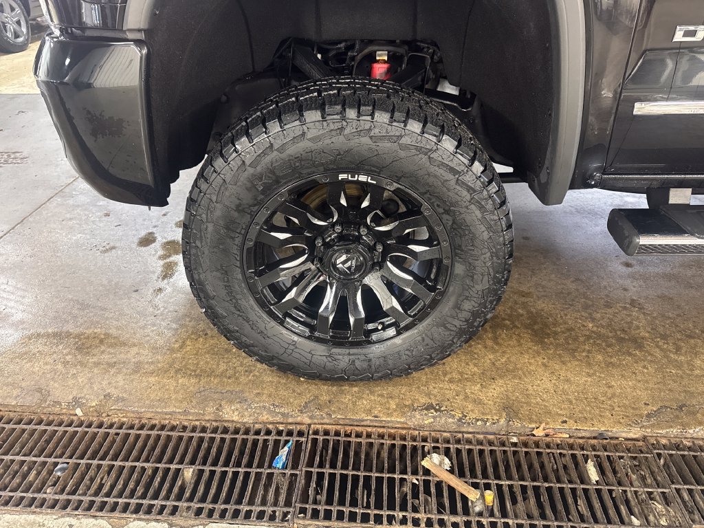 Used 2018 GMC Sierra 2500 Denali w/ Duramax Plus Package AWD/4WD image 11