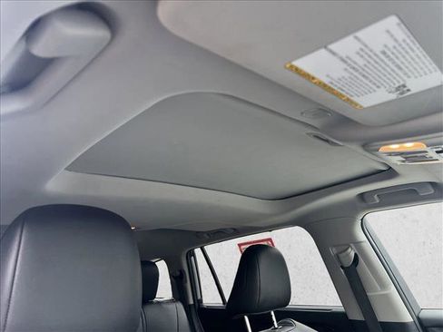 Certified 2025 Toyota Highlander XLE image 25