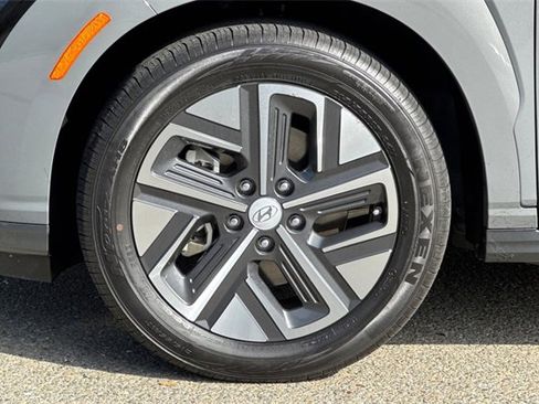 Used 2023 Hyundai Kona SE w/ Cargo Package image 32