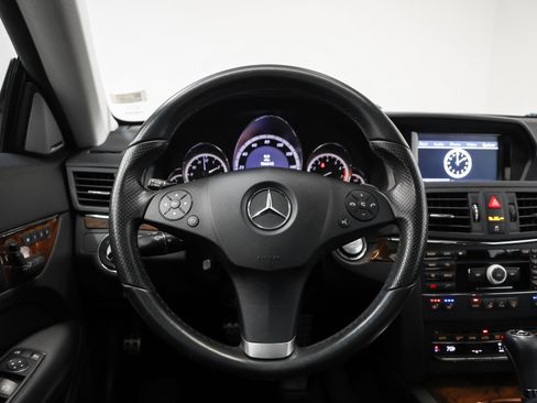 Used 2010 Mercedes-Benz E 550 Coupe image 33
