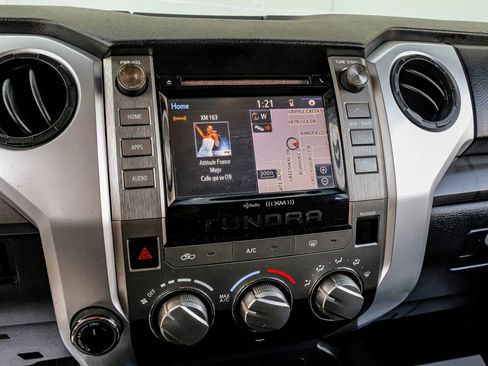 Used 2015 Toyota Tundra SR5 w/ SR5 Upgrade Package image 31