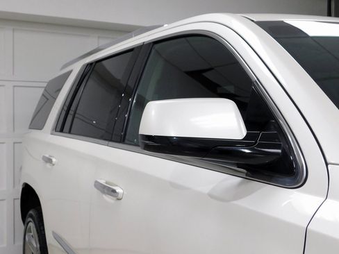 Used 2015 Cadillac Escalade Luxury image 11