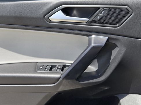 Used 2021 Volkswagen Tiguan SE FWD image 19