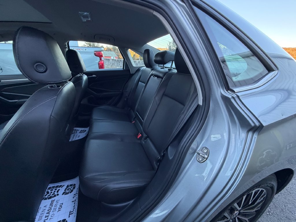 Used 2020 Volkswagen Jetta SE w/ SE Cold Weather Package FWD image 11