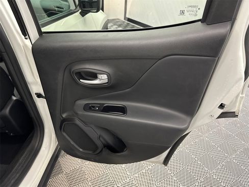 Used 2023 Jeep Renegade Latitude image 16