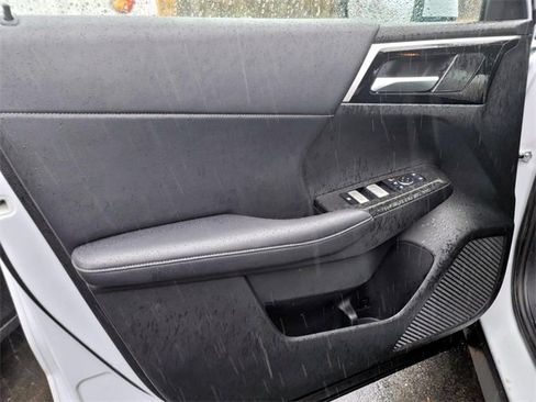 Used 2024 Mitsubishi Outlander SE image 12