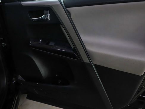 Used 2016 Toyota RAV4 Limited image 9