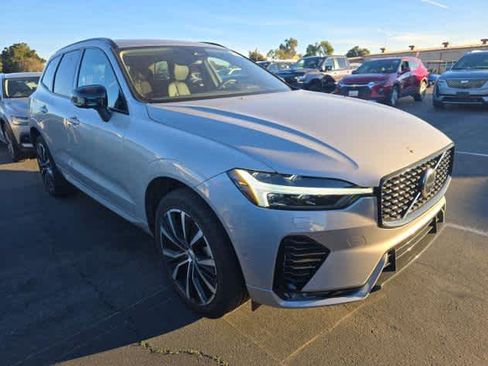 Certified 2025 Volvo XC60 B5 Plus image 3