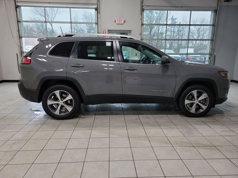 Used 2019 Jeep Cherokee Limited w/ Luxury Group image 4