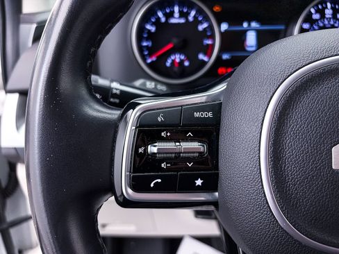 Used 2022 Kia Carnival LX image 30